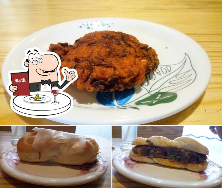 Pulled pork sandwich at Baklava