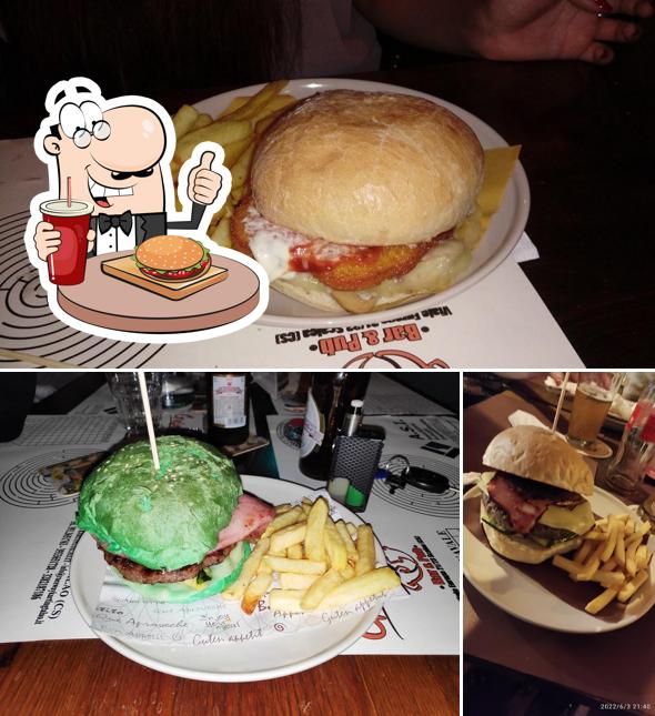 Prenditi un hamburger a Guindillas Pub
