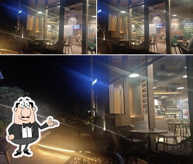 Check out how The Coffee Bean & Tea Leaf looks inside