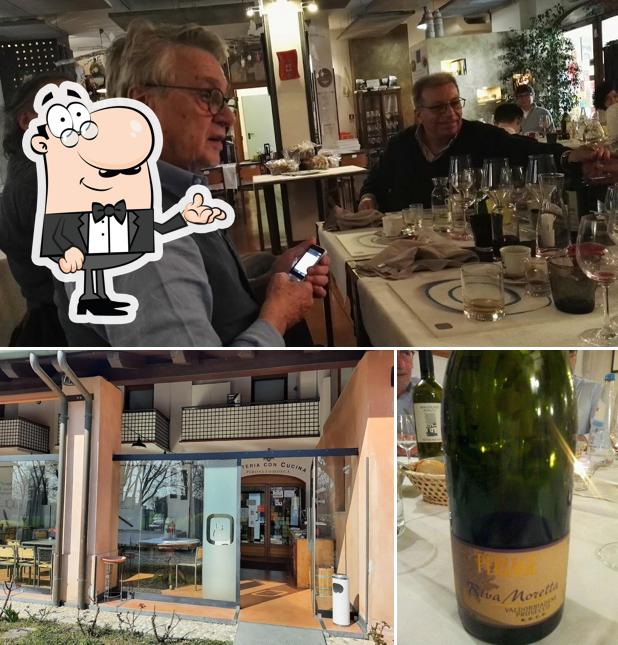 La immagine di interni e bevanda da Osteria Pironetomosca