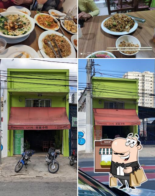 O exterior do Yakisoba Lucky Liberdade
