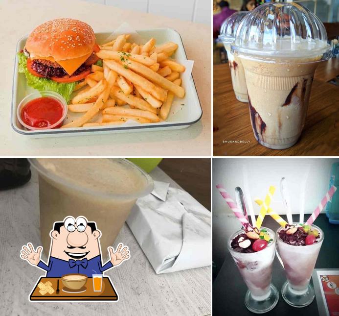 Check out the image showing food and drink at Cafe Moonlight