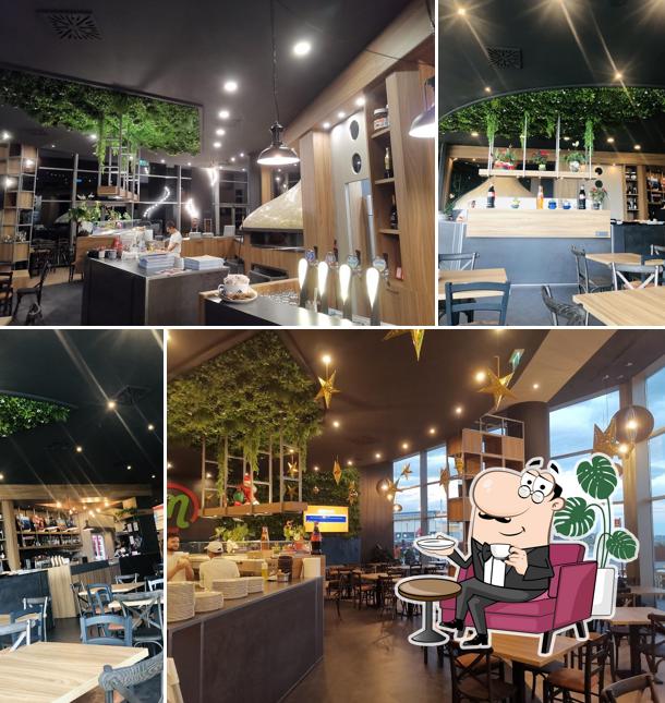 Siediti a un tavolo di Mediterraneo Piano D'accio