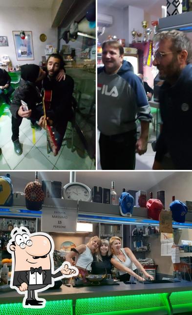 Tra le varie cose da Bar Diana si possono trovare la interni e esterno