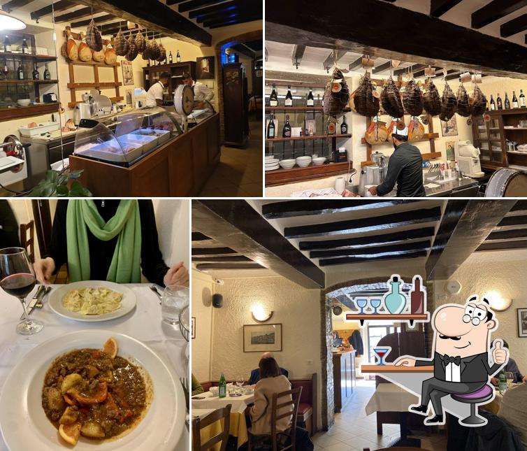 Siediti a un tavolo di Trattoria Del Tribunale