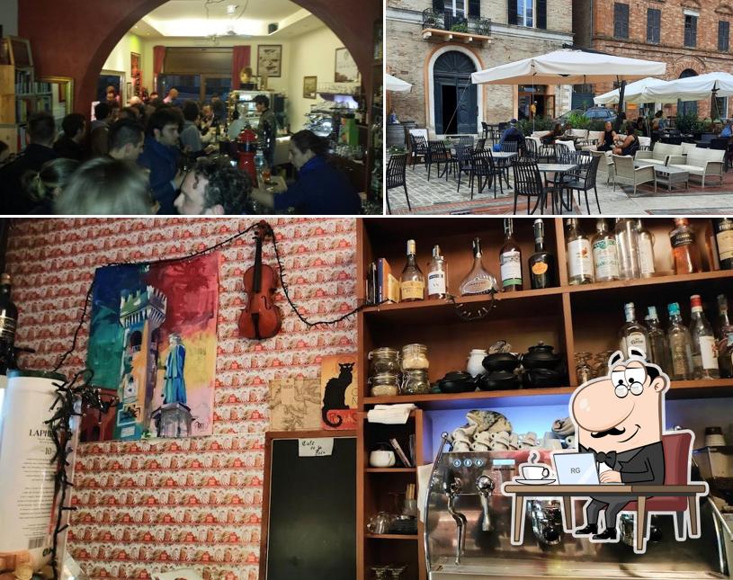 Siediti a un tavolo di Café De La Paix