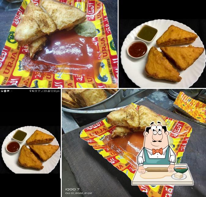 Samosa at Dipak sandwich (Khetabhai pakodawala)