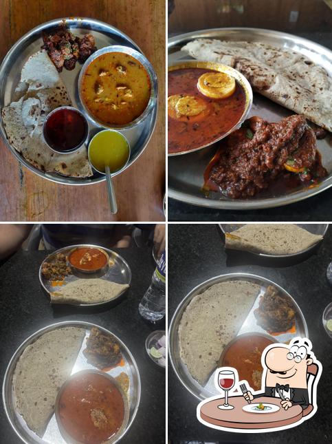 Food at Samadhan Mutton Bhakri