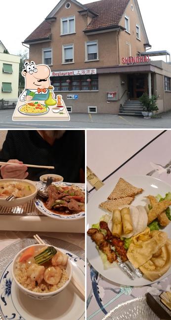 Questa è la foto che raffigura la cibo e esterno di S