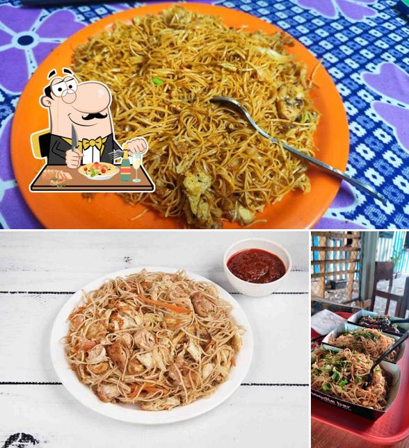 Pad thai at Noodle bar