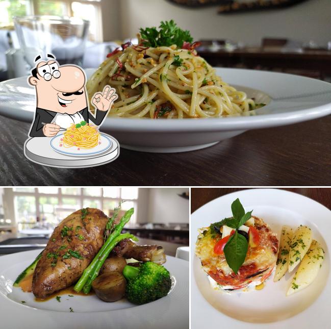 Spaghetti carbonara at Viva