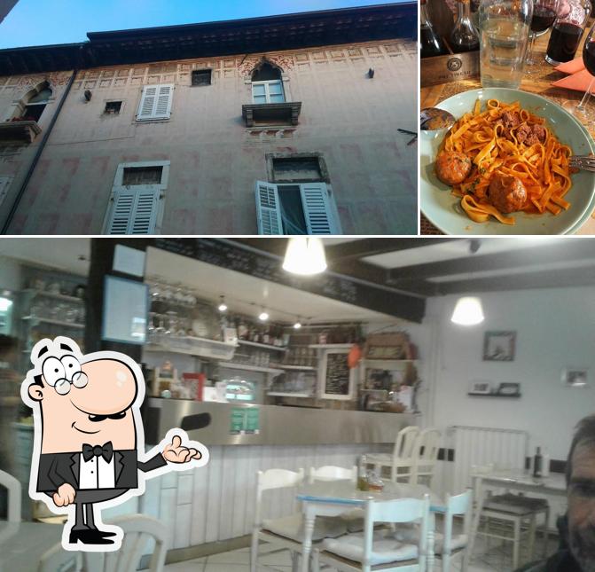 Dai un'occhiata agli interni di Gostilna Pri Tinetu