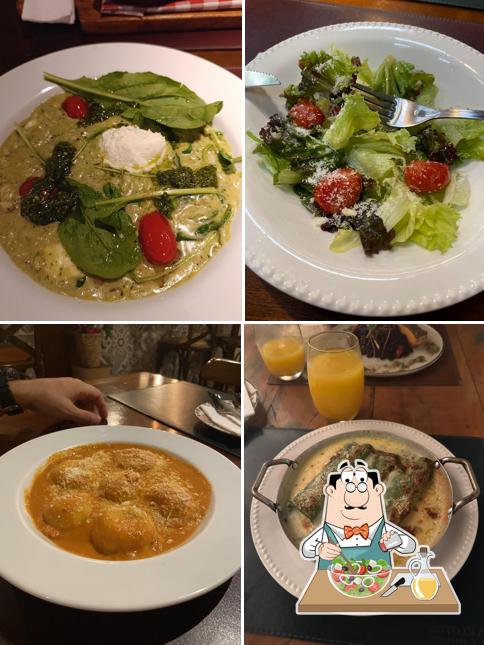 Salada grega em Fatto Di Amore Pasta & Riso