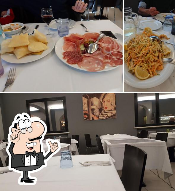 Siediti a un tavolo di Ristorante La Corte