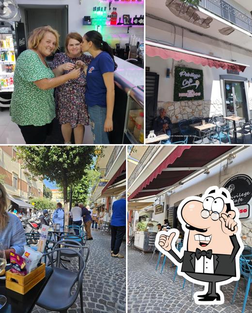 Dai un'occhiata agli interni di Privilege Cafè