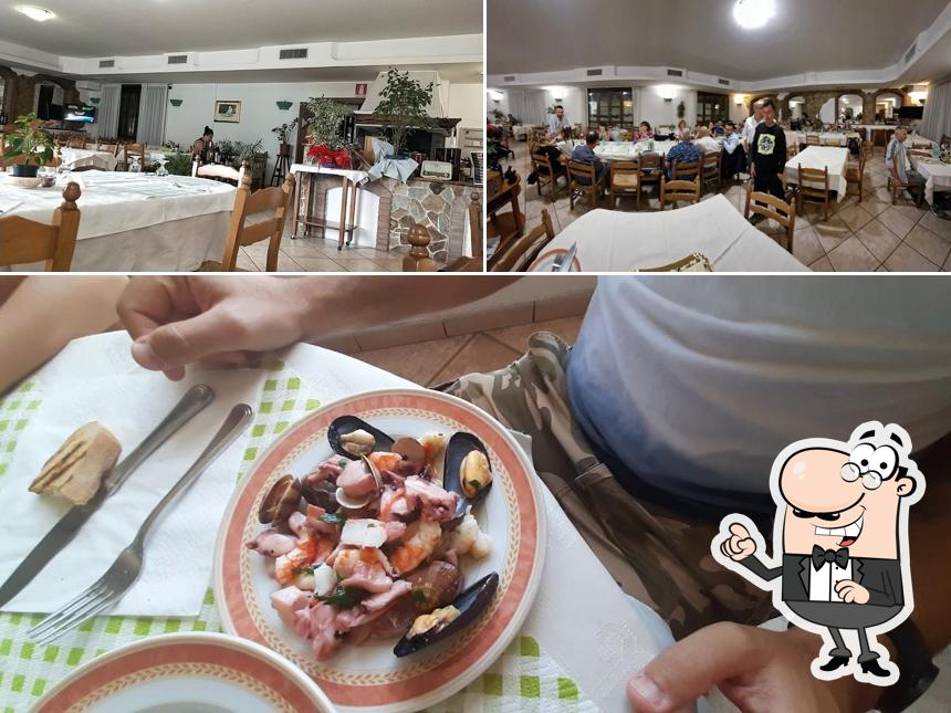 Questa è la foto che presenta la interni e cibo di Pizzeria Ristorante Da Pietro