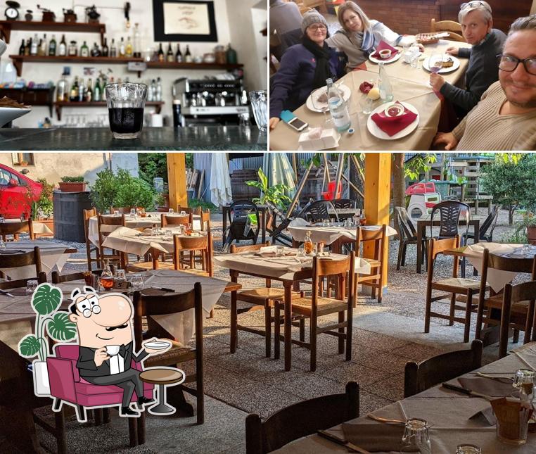 Siediti a un tavolo di Bar Trattoria Pizzeria Meda