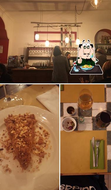 Tra le varie cose da Enoteca Barbera e Rubatà - BeR si possono trovare la cibo e bancone da bar