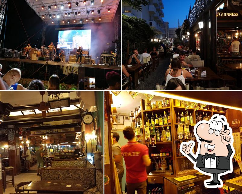 Siediti a un tavolo di Rose&Crown pub