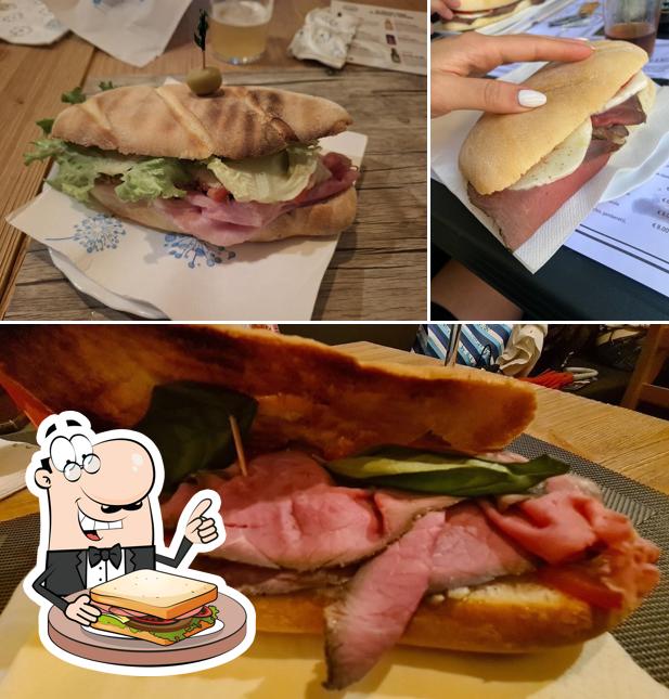 Prenditi un panino a Bar Roma srl