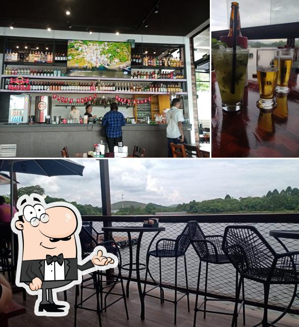 Sente em uma das mesas no Boteco do Ronaldo II