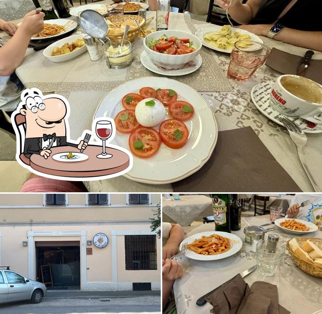 Guarda la foto che raffigura la cibo e esterno di Bar Osteria La Grigliata