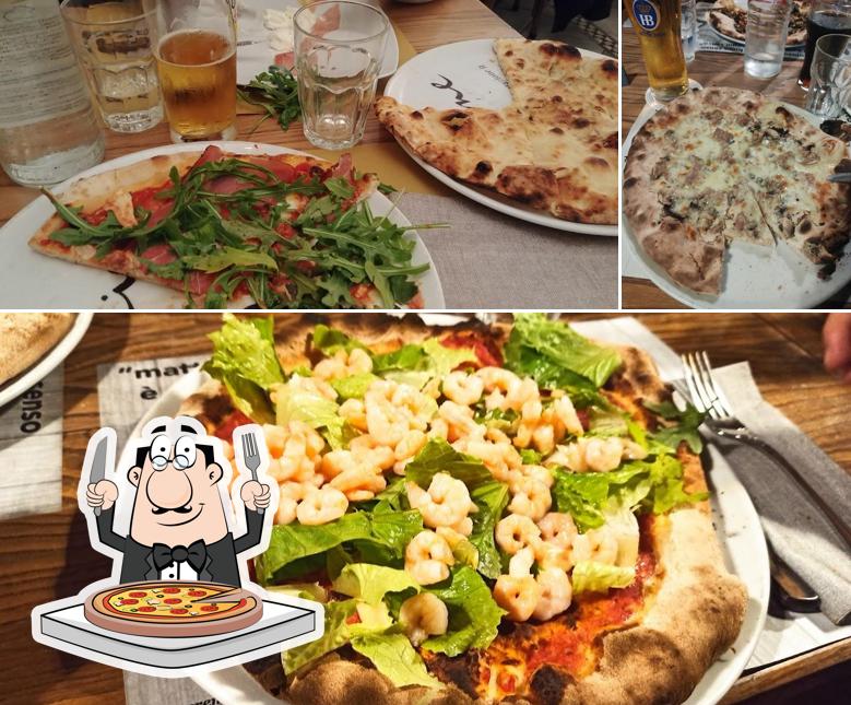 Scegli una pizza a Pizzeria La Stazione