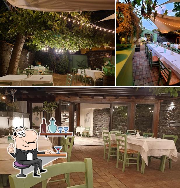 Dai un'occhiata agli interni di Osteria Paolino