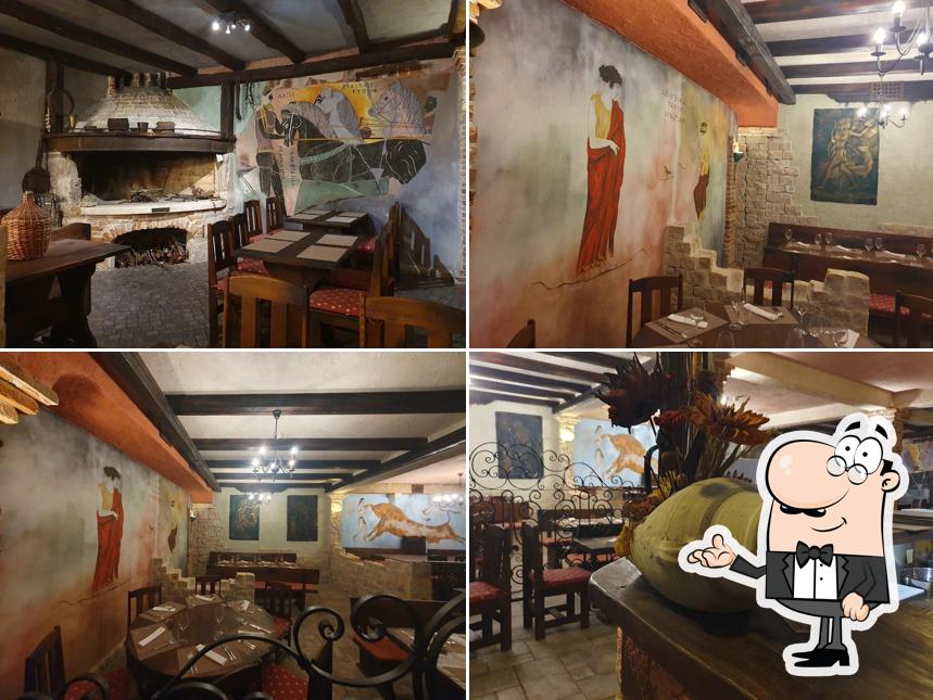 Gli interni di Vallum Tavern