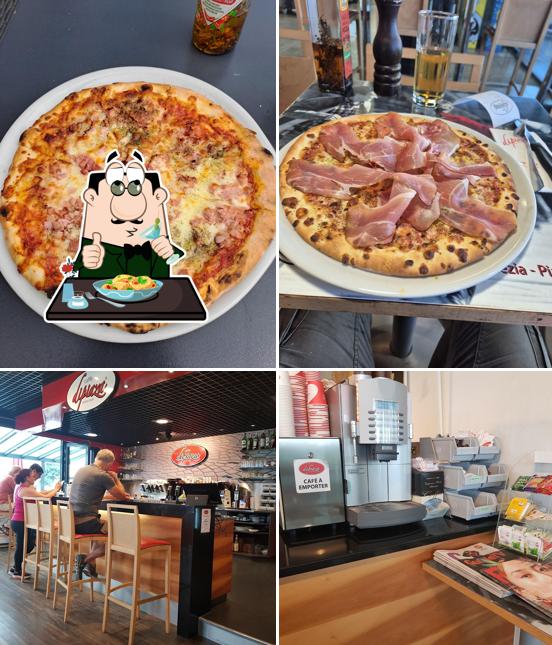 La cibo e interni del ristorante
