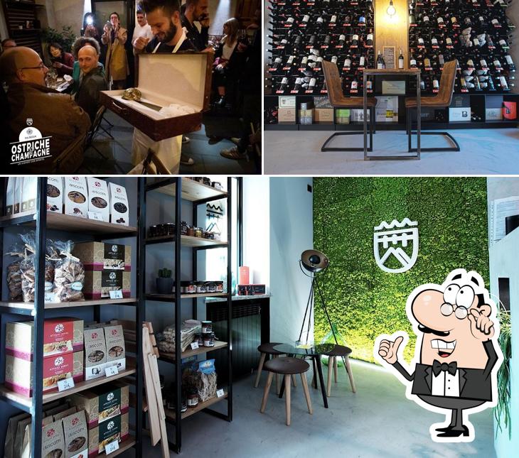 Gli interni di SPIRITO alcol/wine Boutique