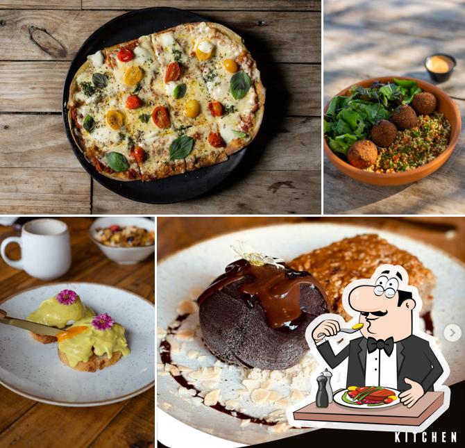 Ovos beneditinos em Eat Kitchen - Canela