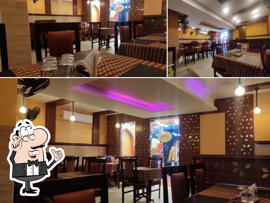 Take a seat at one of the tables at Chennai Rawther Biriyani