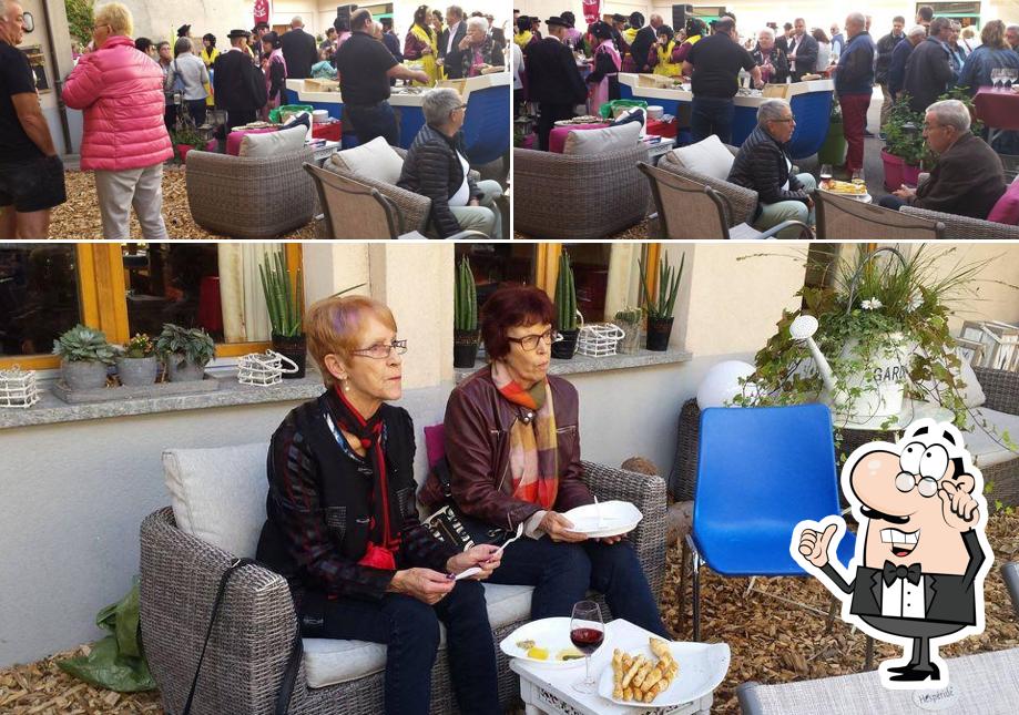 Dai un'occhiata agli interni di Restaurant de Fully