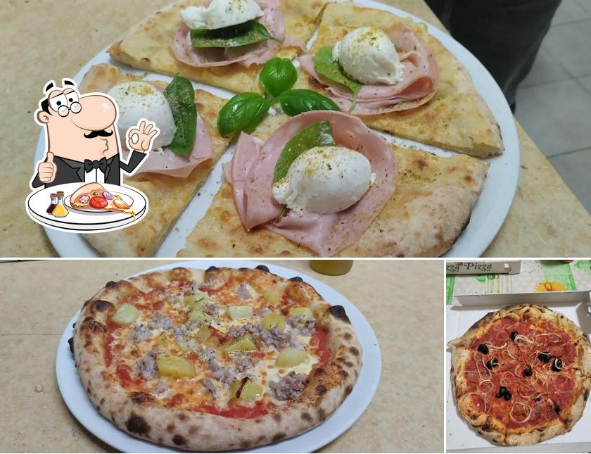 A Pizza Service di Ferraro Gaetana, puoi prenderti una bella pizza