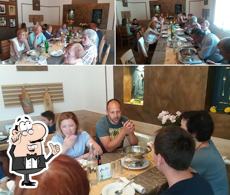 Siediti a un tavolo di Gostilna in Motel pri Lešniku