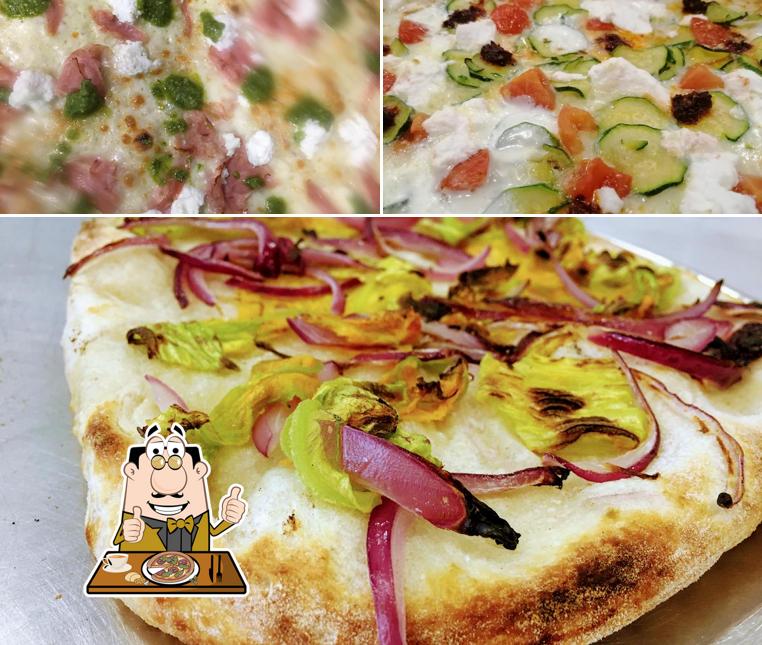 A Pizzeria Corso Garibaldi, Viareggio, puoi prenderti una bella pizza