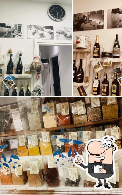 Siediti a un tavolo di Pizzeria La Vecchia Scopa