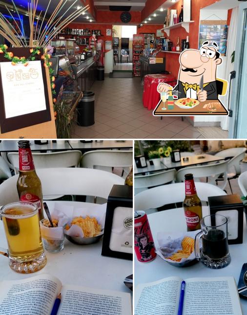 Bar Del Corso Di Giordano Aldo si caratterizza per la cibo e interni