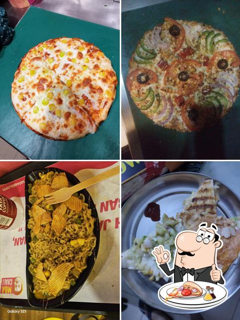 Pick pizza at MBA CHAIWALA VARANASI LANKA