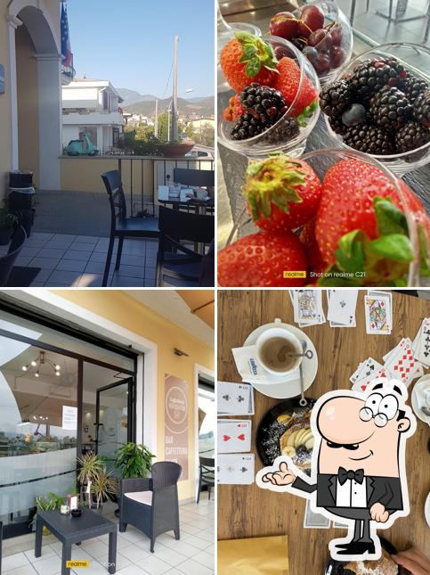 Dai un'occhiata agli interni di Caffetteria 24