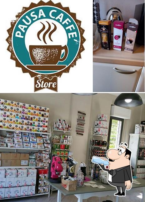 Questa è la immagine che mostra la bevanda e interni di Pausa Caffè Store