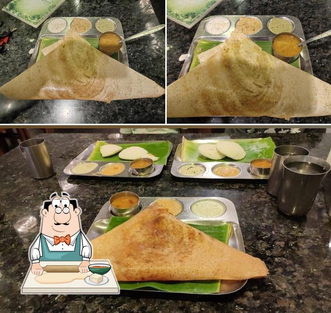 Samosa at Hotel Kaarthik Vegetarian Restaurant