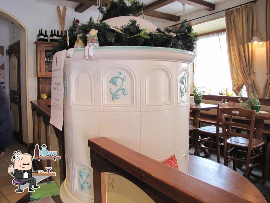 Siediti a un tavolo di Bar Centrale