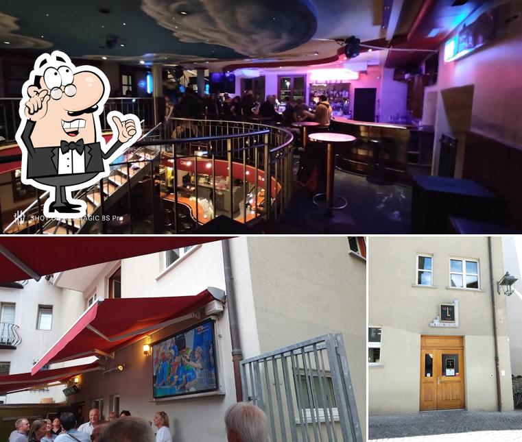 Dai un'occhiata agli interni di Scala Music-Café