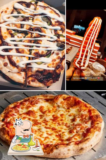 Food at Pizza shop