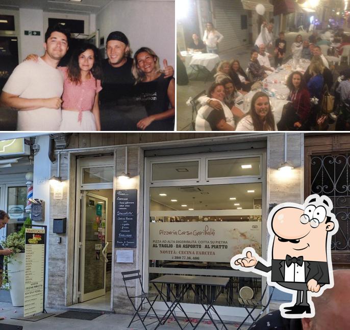 La interni e bancone da bar del ristorante