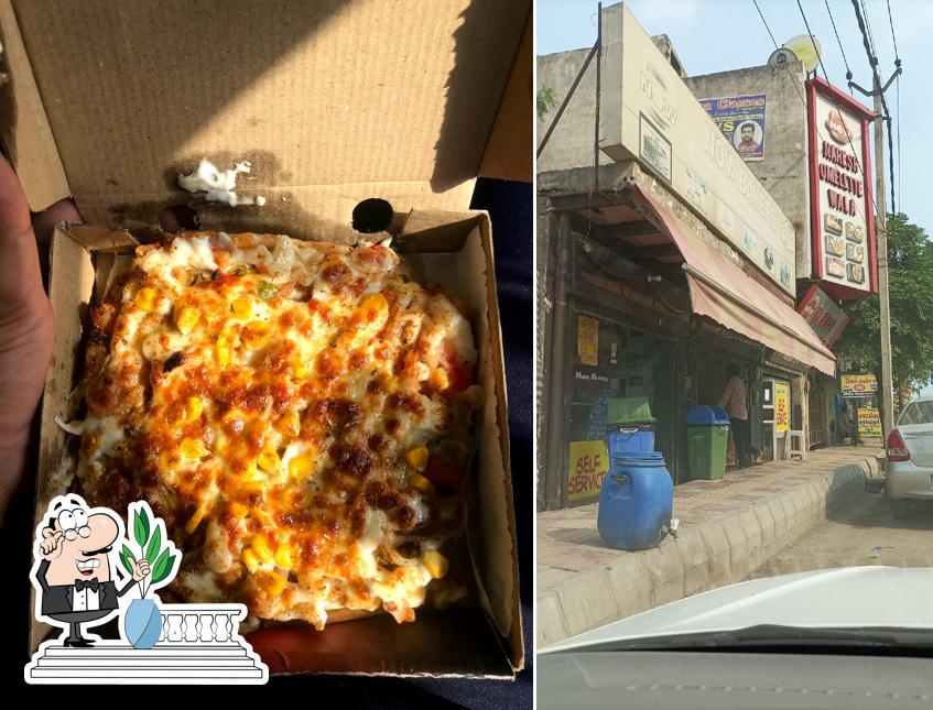 Check out how Naresh Omelette Wala looks outside