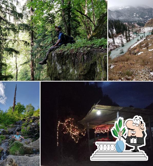 You can get some fresh air at the outside area of Rudra Cafe