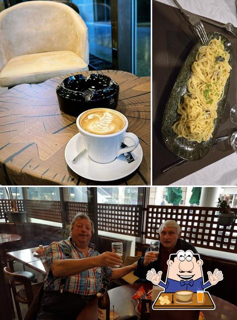 Tra le diverse cose da Arcade AG Baden si possono trovare la cibo e interni